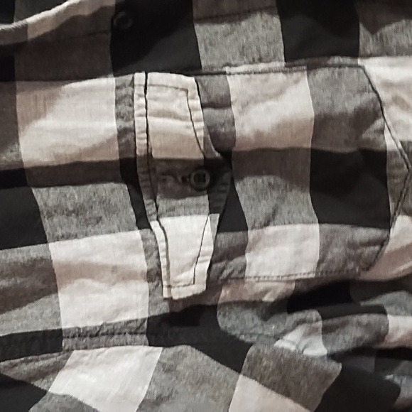 Women's size small Divided black and grey flannel buttoned shirt - Picture 3 of 4